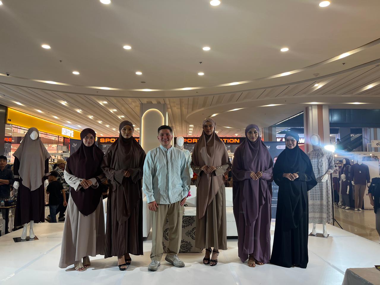 TALKSHOW WITH HAYKAL KAMIL BRAND ZASKIA MECCA — Foto 2